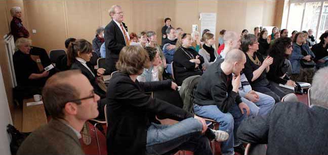 Foto der Diskussion mit den Einwohnern des Bezirkes